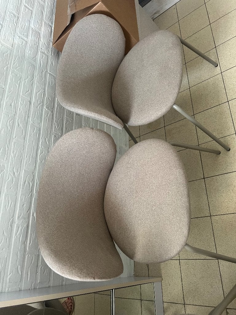 Stoffen stoelen, Enlèvement
