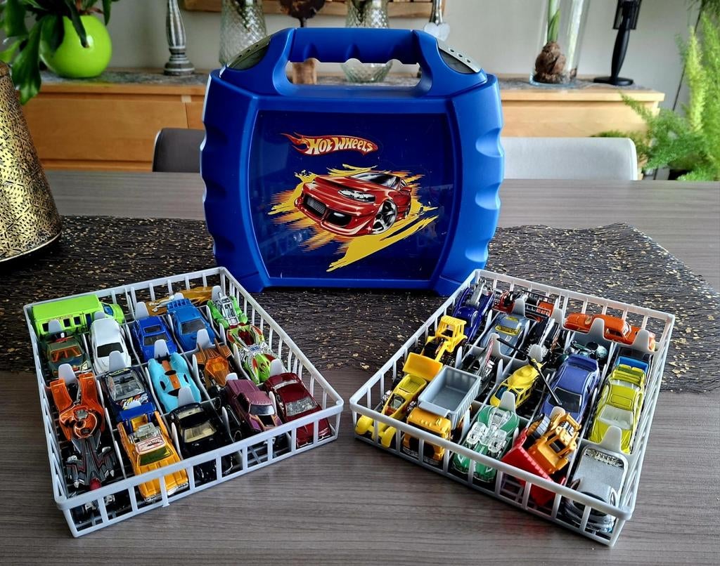 Hot wheels opbergkoffertje met 34 hot wheels autotjes, Ophalen of Verzenden, Auto