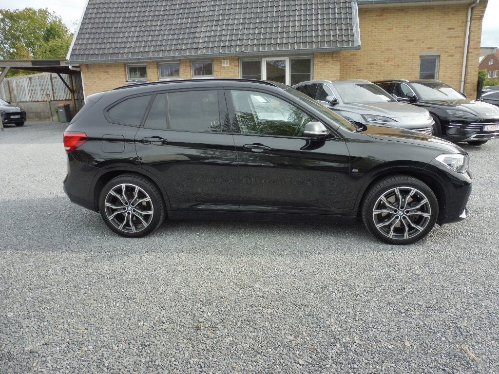 BMW X1 xDrive25e Plug-in Hybrid /M-pack/pano-dak/full option, Auto's, Dealer onderhouden, 42 g/km, Lichtsensor, Zwart