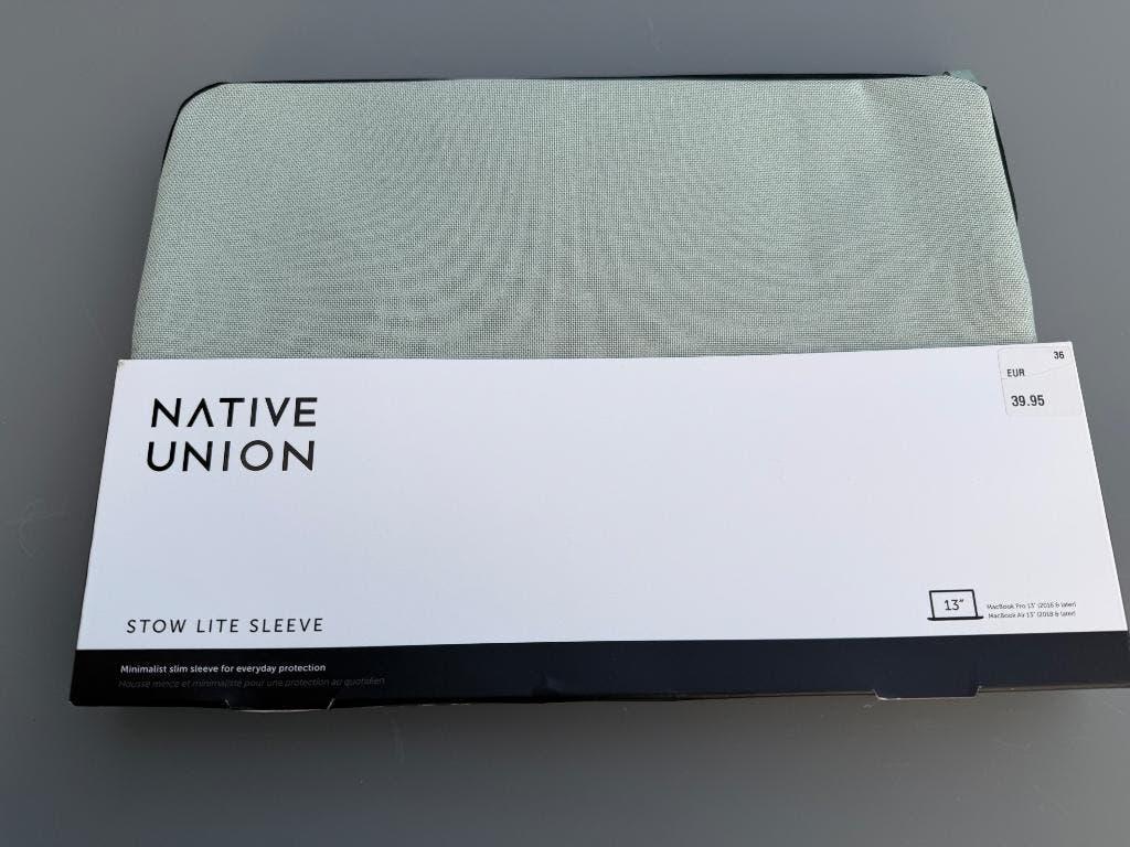 Native Union Stow Lite Sleeve MacBook 13" Groen (Nieuw), Ophalen, Nieuw, 13 inch, MacBook Air