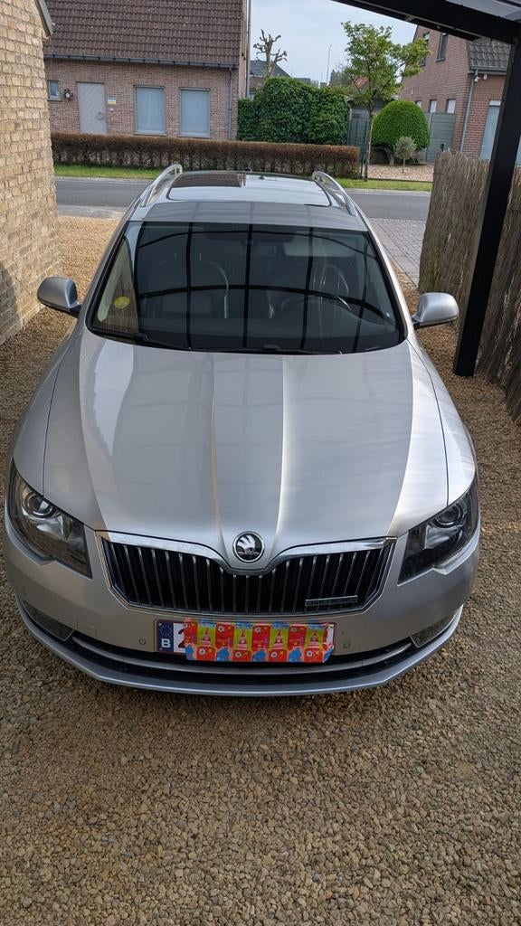 Skoda Superb Combi 1.6 TDI Greenline 12/2015 172.500km, Autos, Skoda, Achat, Boîte manuelle, Noir, 5 portes
