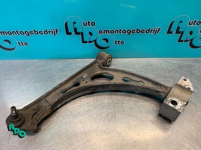 Bras de suspension avant gauche d'un Seat Leon (Leon 05-), Autos : Pièces & Accessoires, -, 3 mois de garantie, Utilisé, -