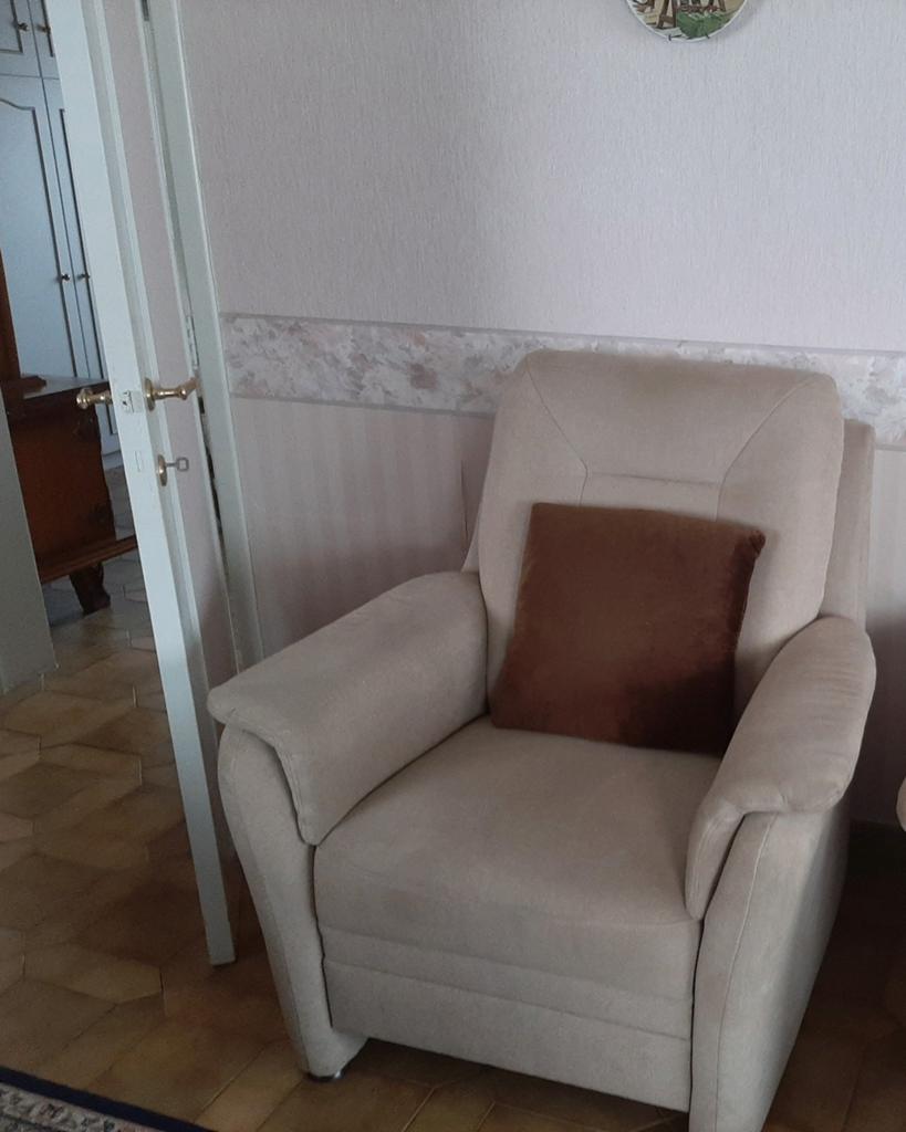 Comfortabele tijdloze beige fauteuil / salonzetel, Ophalen, Beige