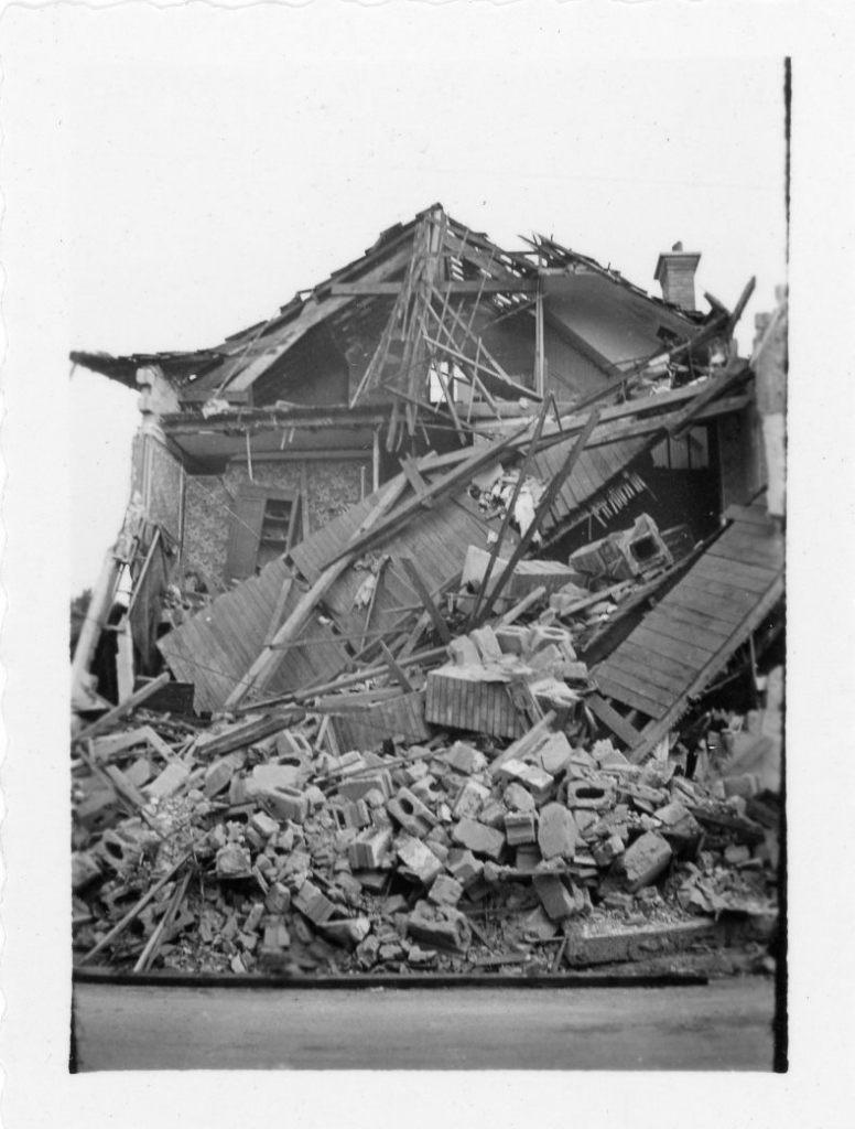 orig. Wehrmacht foto - gebombardeerd huis - WO2, Verzamelen, Militaria | Tweede Wereldoorlog, Verzenden, Landmacht, Foto of Poster