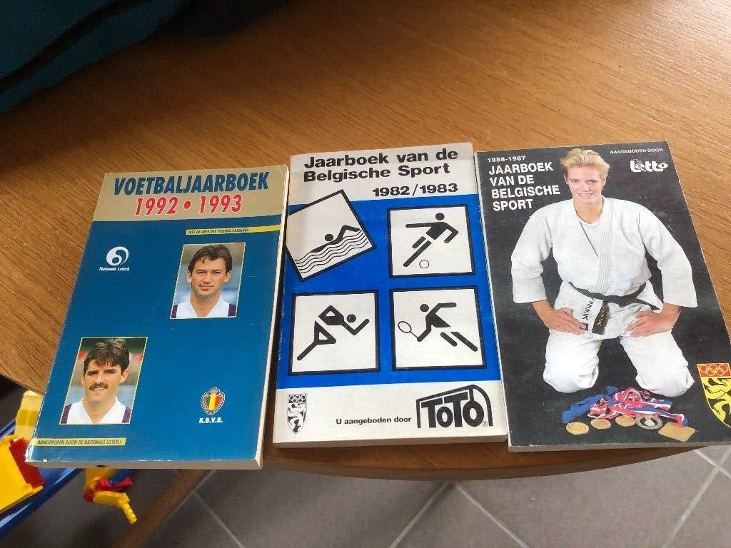 Sportjaarboeken  82-83/92-93/96-97, Boeken, Sportboeken, Ophalen of Verzenden, Gelezen, Zie beschrijving, Balsport