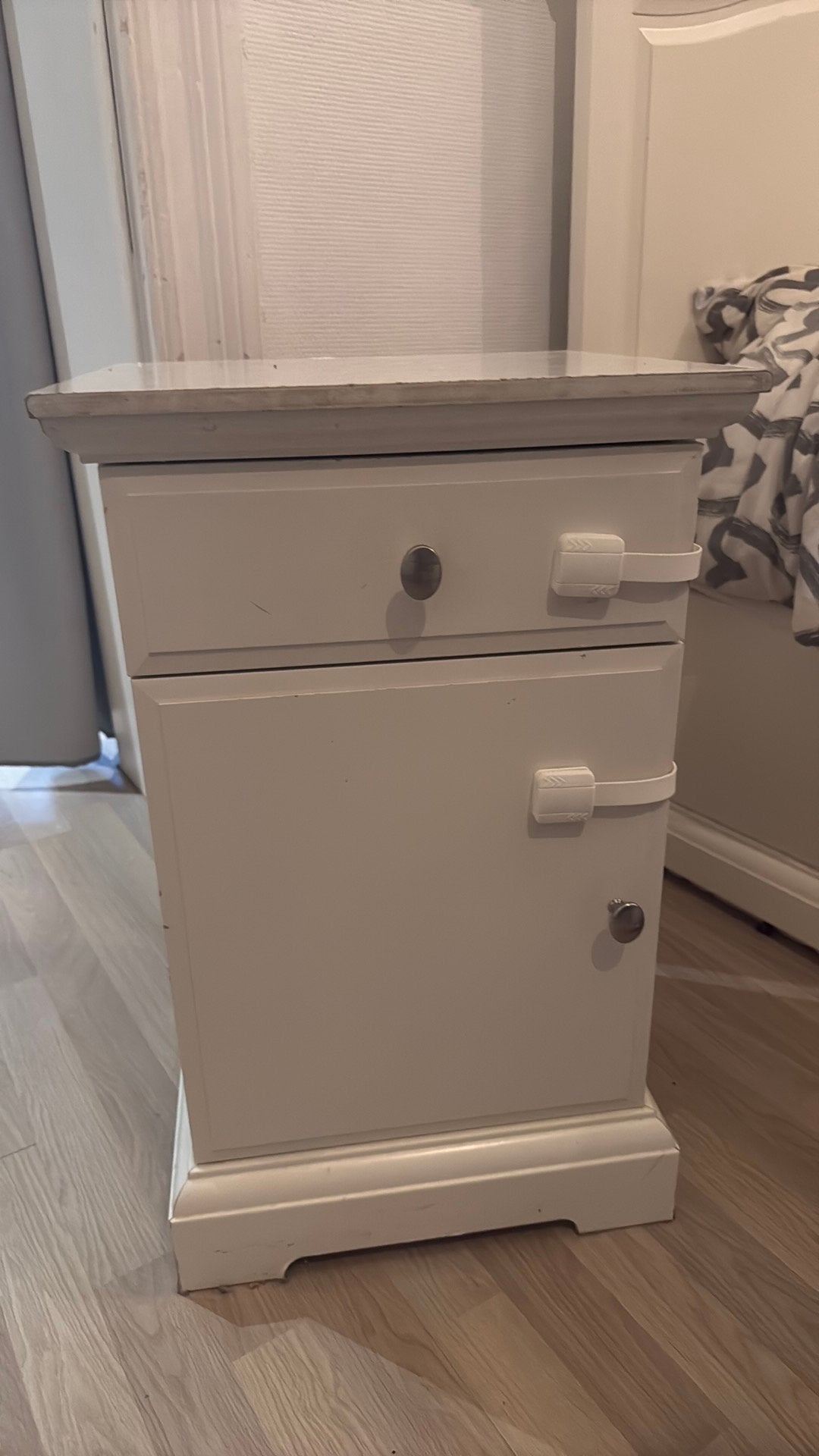 2 Tables de chevet ikea gratuit, Ophalen, Zo goed als nieuw