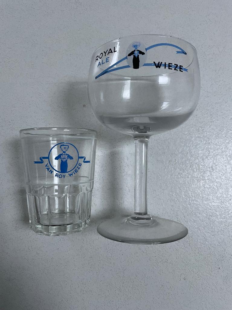 2 glazen WIEZE, Ophalen, Zo goed als nieuw