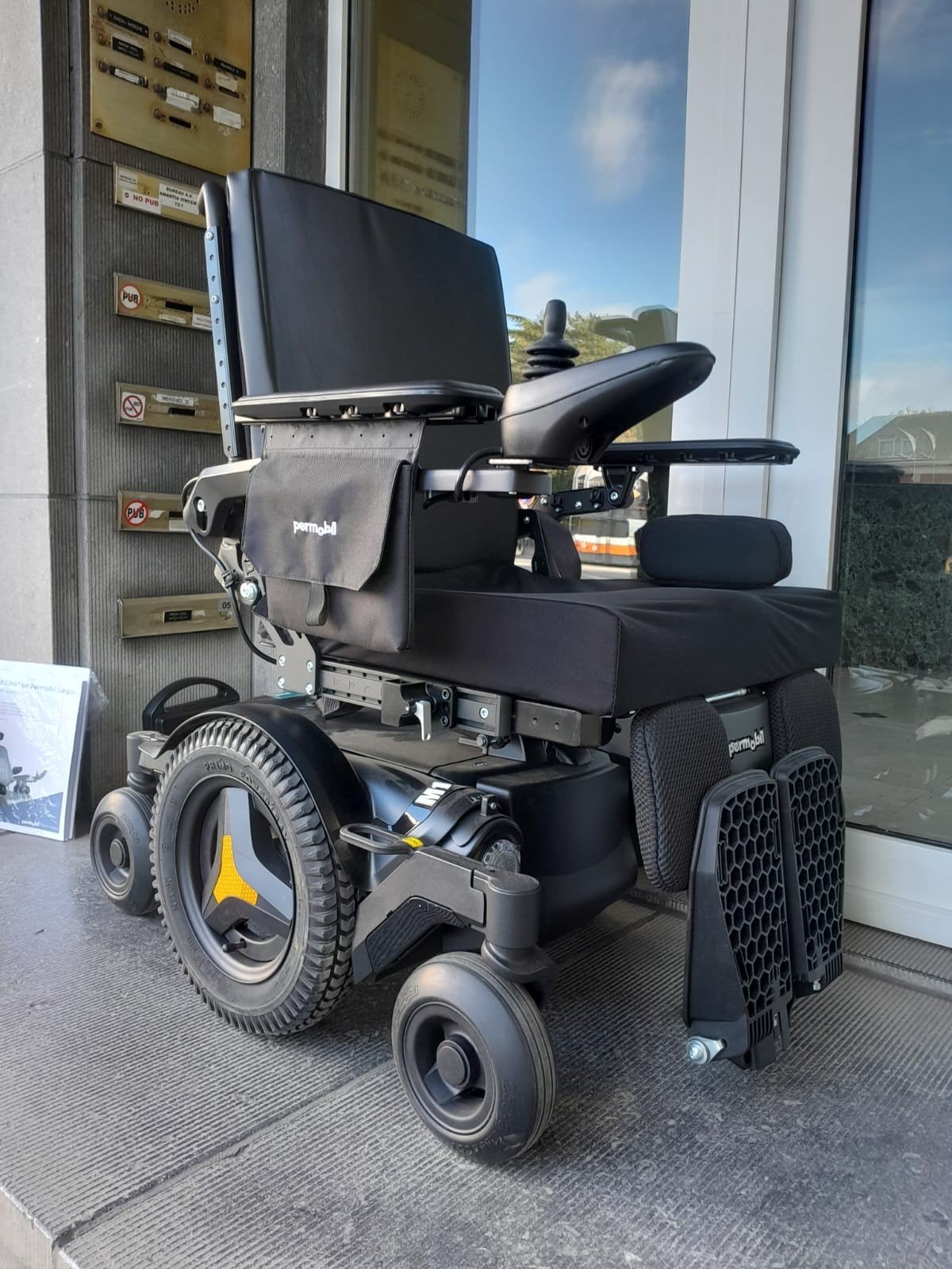 Fauteuil roulant électrique Permobil M1 Mobilité pmr, Divers, Enlèvement ou Envoi, Fauteuil roulant électrique