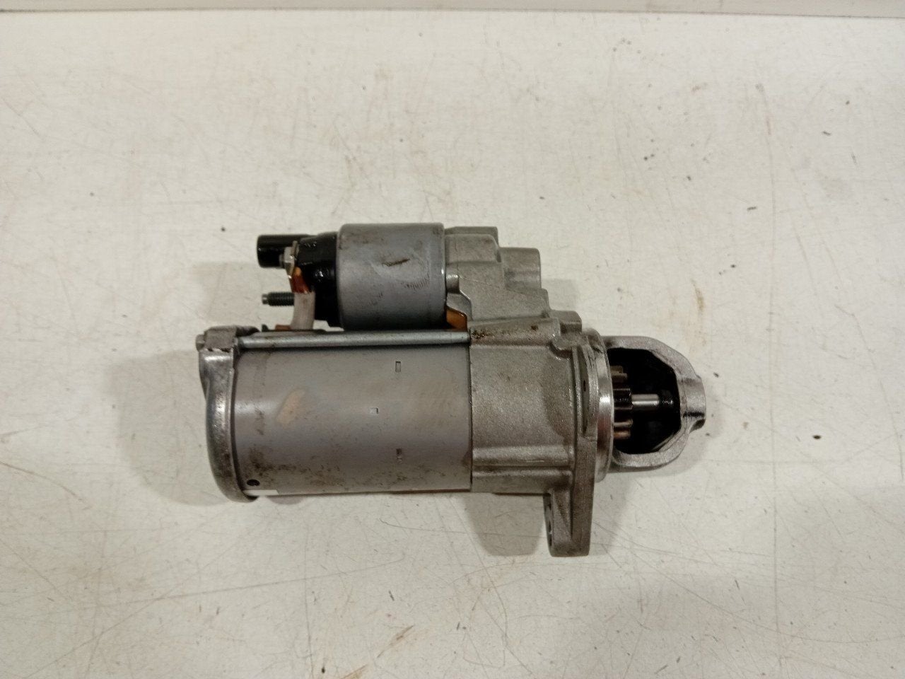 Startmotor Opel Karl, Onderdelen@venauto.nl, Van der Ven Autorecycling B.V., Gebruikt, Ettenseweg 76, 4706 PB Roosendaal, The Netherlands