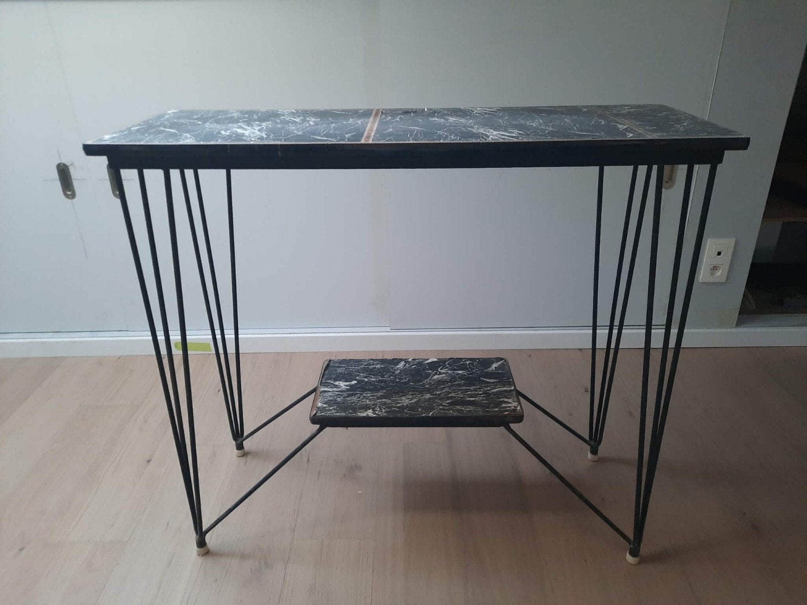 Televisietafel, Ophalen