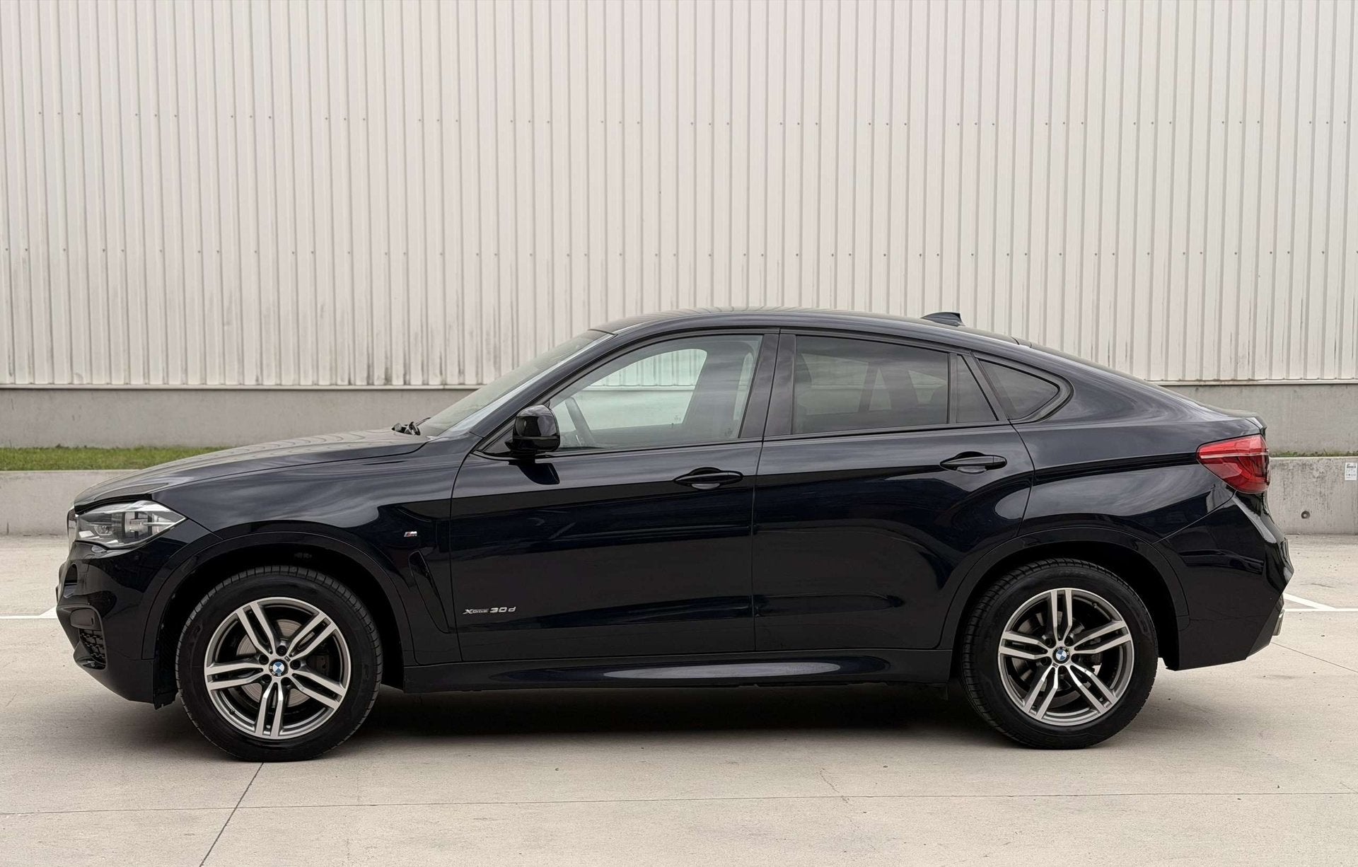 BMW X6 3.0 • M PACK • EURO 6B • LEDER • BLUE & BEIGE, Auto's, Automaat, Dealer onderhouden, Gebruikt, 2993 cc