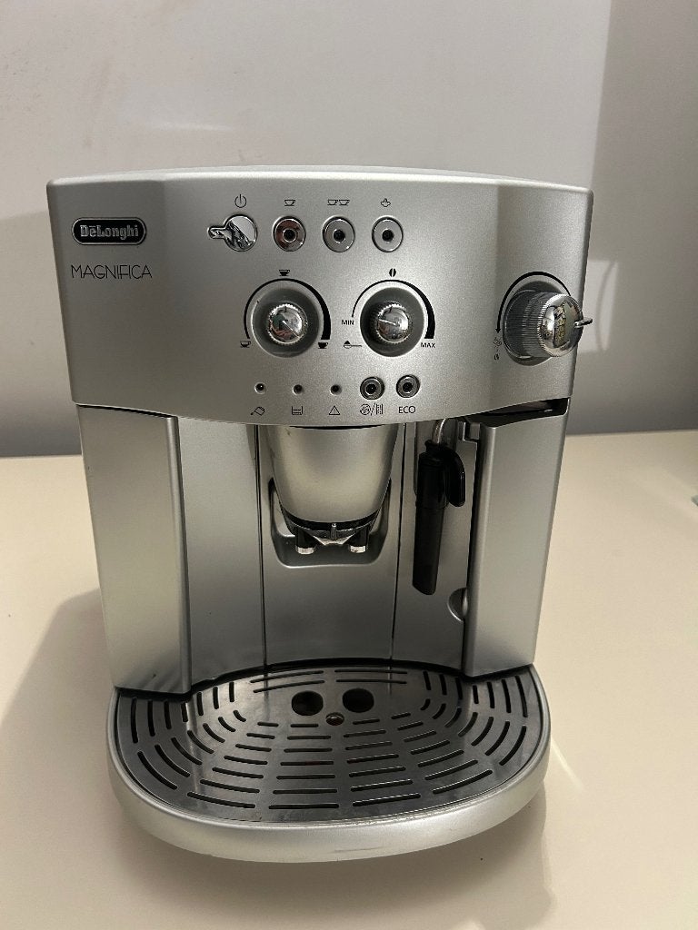 Delonghi Magnifica ESAM gris, Electroménager, Réservoir d'eau amovible, Enlèvement ou Envoi, Cafetière, 10 tasses ou plus