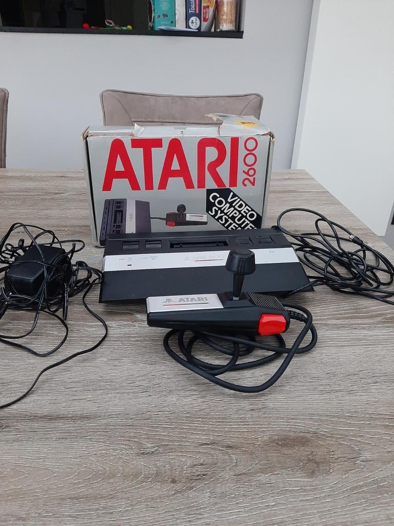 Atari 2600, Games en Spelcomputers, Spelcomputers | Atari, Ophalen, Met games, Zo goed als nieuw, Met 1 controller