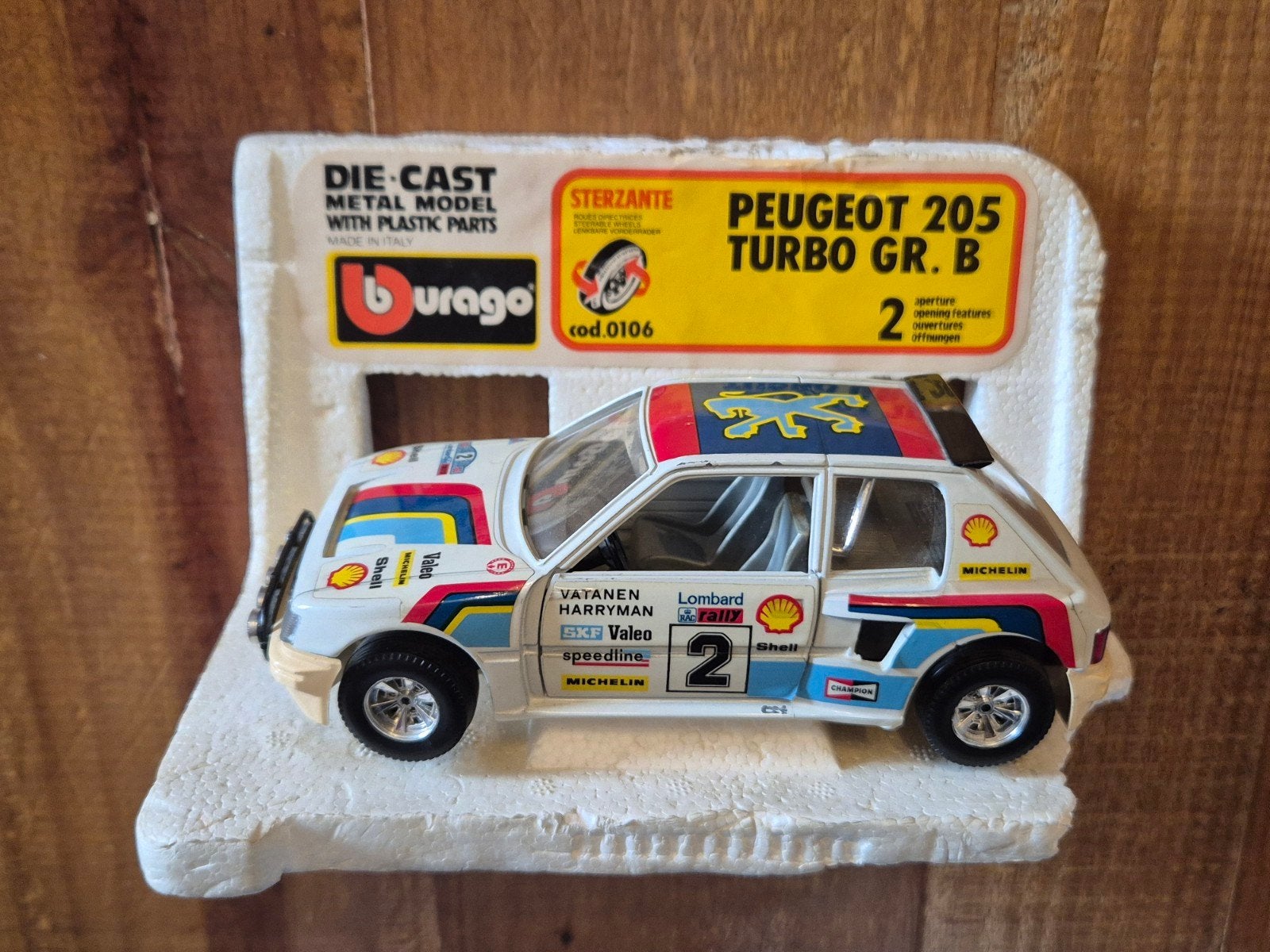 Burago Diecast et plastique Peugeot 205 Turbo GR.B code.0106, Hobby & Loisirs créatifs, Enlèvement ou Envoi, Comme neuf, Voiture