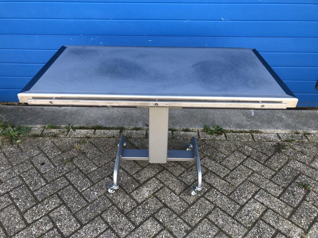 Veterinaire behandeltafel verrijdbaar met RVS blad