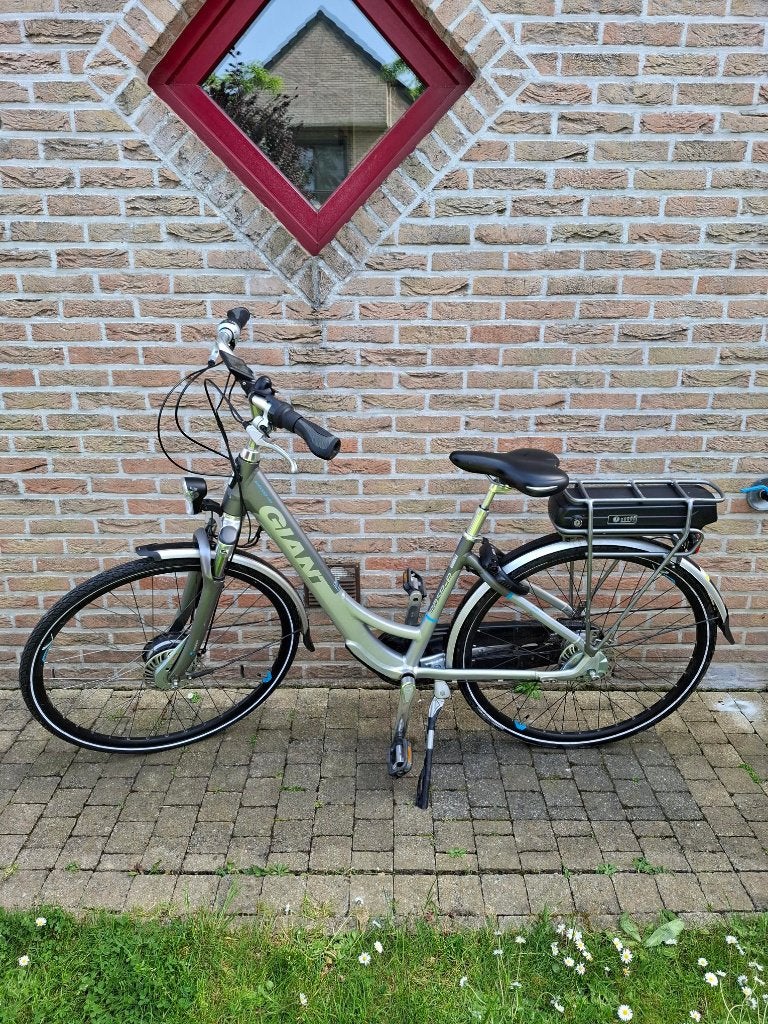 Occasie Giant Ease E Hybrid E-bike – 1300 km, Vélos & Vélomoteurs, Vélos électriques, Enlèvement, Comme neuf, Giant