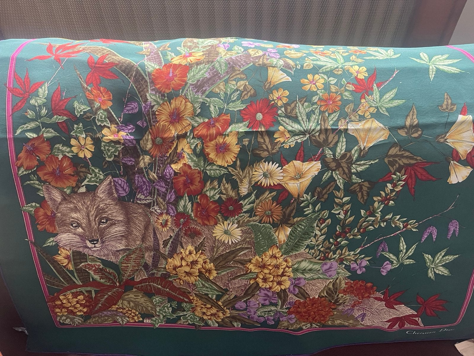 Foulard Christian Dior en soie, Enlèvement