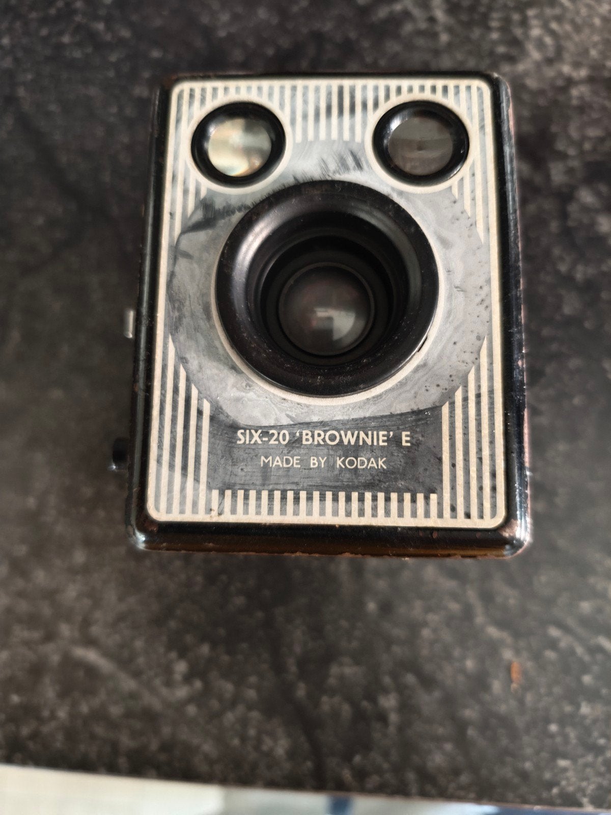 Kodak six-20 Brownie E met opbergtas, Ophalen
