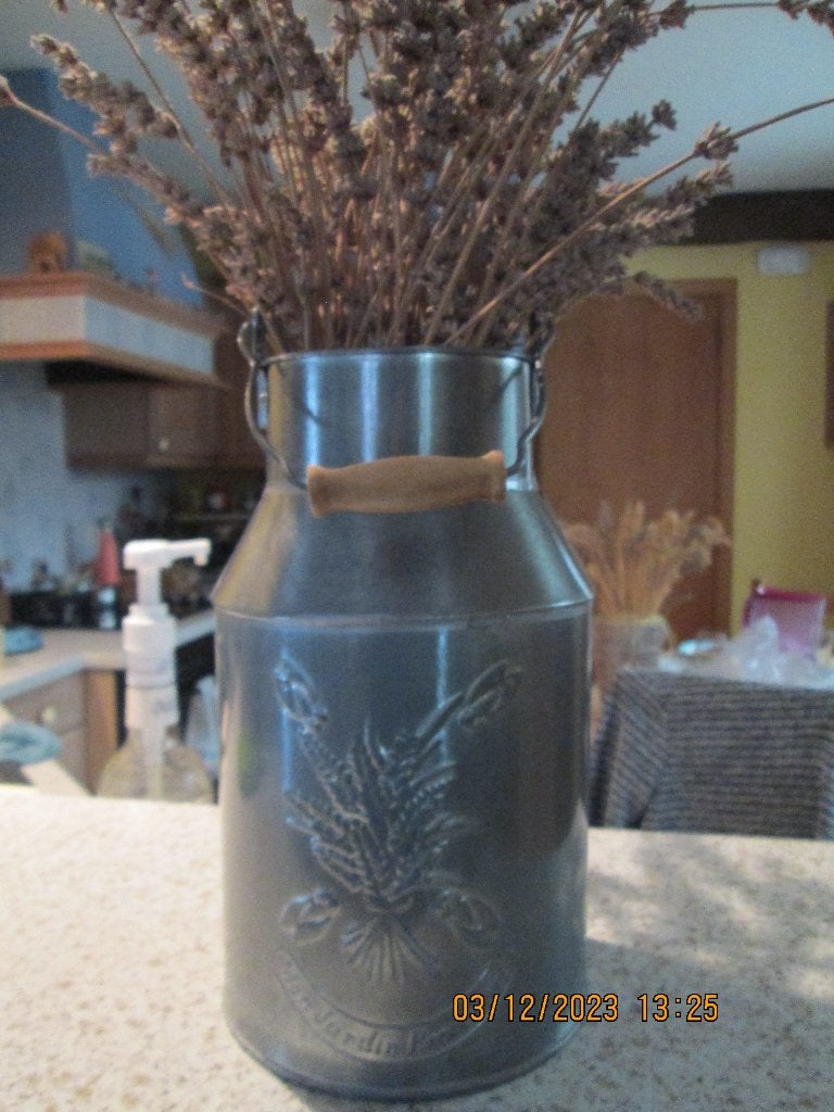 Pot au lait en alu avec gravures de lavande, Maison & Meubles, Accessoires pour la Maison | Vases, Neuf, Gris, 25 cm, Enlèvement