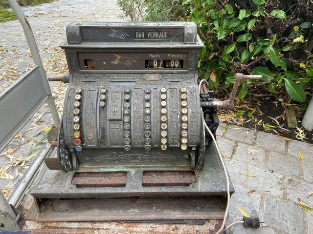 Oude NCR 452X-E cash register uit 1935 vr onderdelen, Ophalen