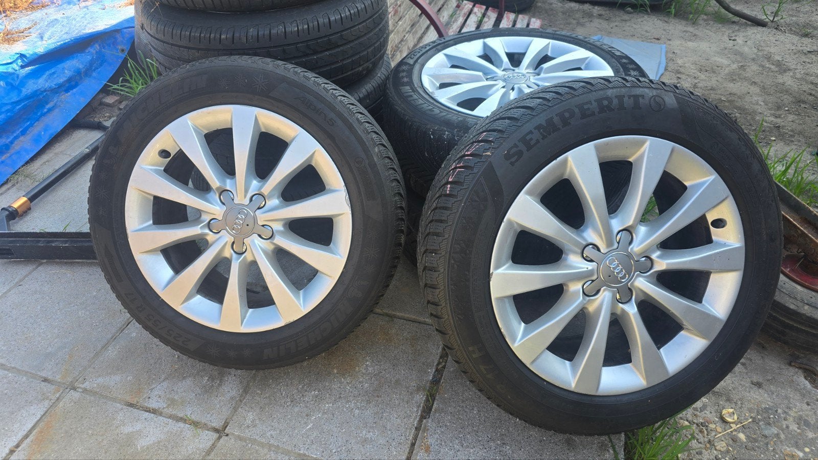 Audi velgen, Ophalen, Band(en)