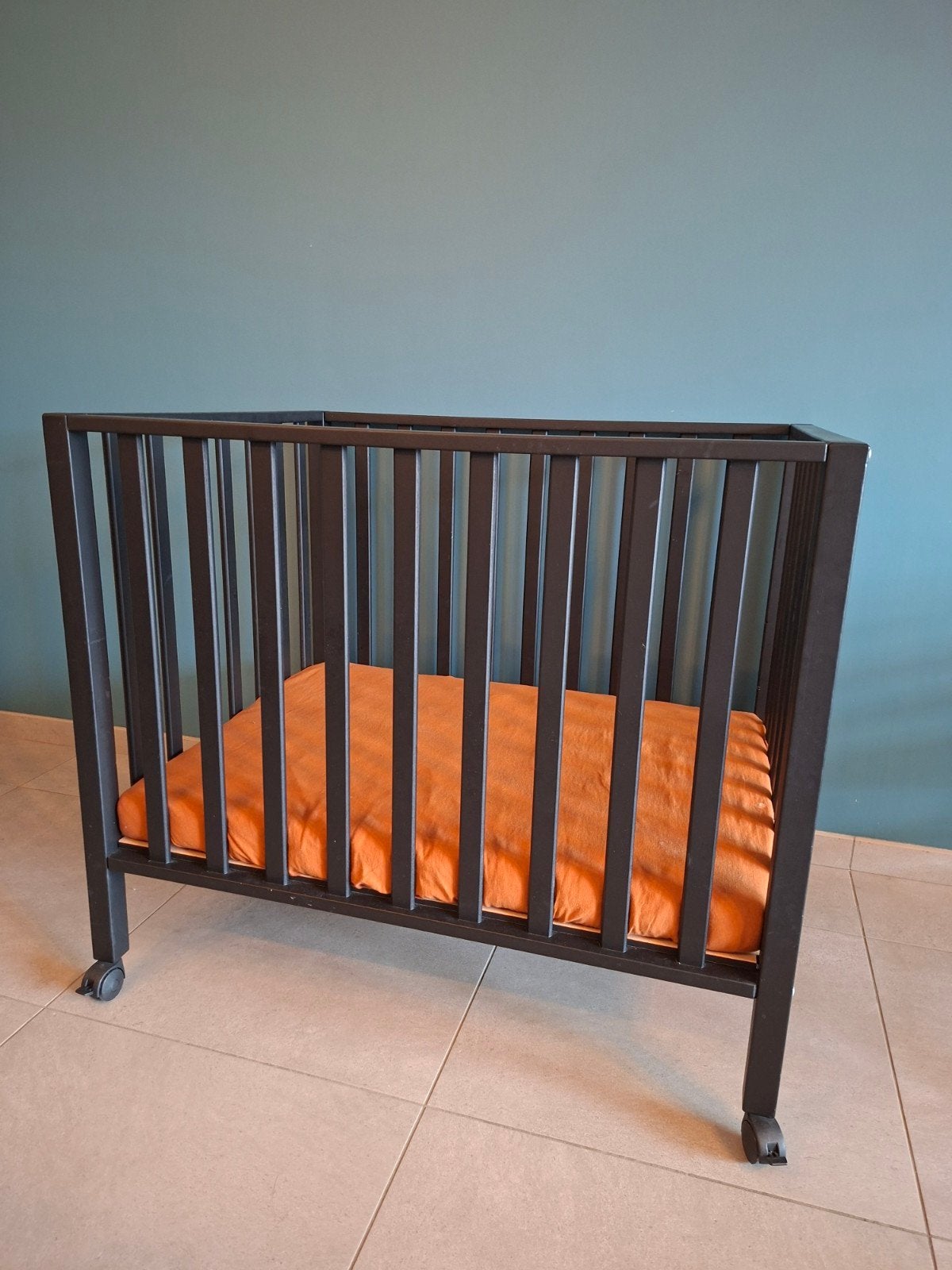 Baby park Perciles met matras en 3 hoeslakens, Enlèvement, Comme neuf