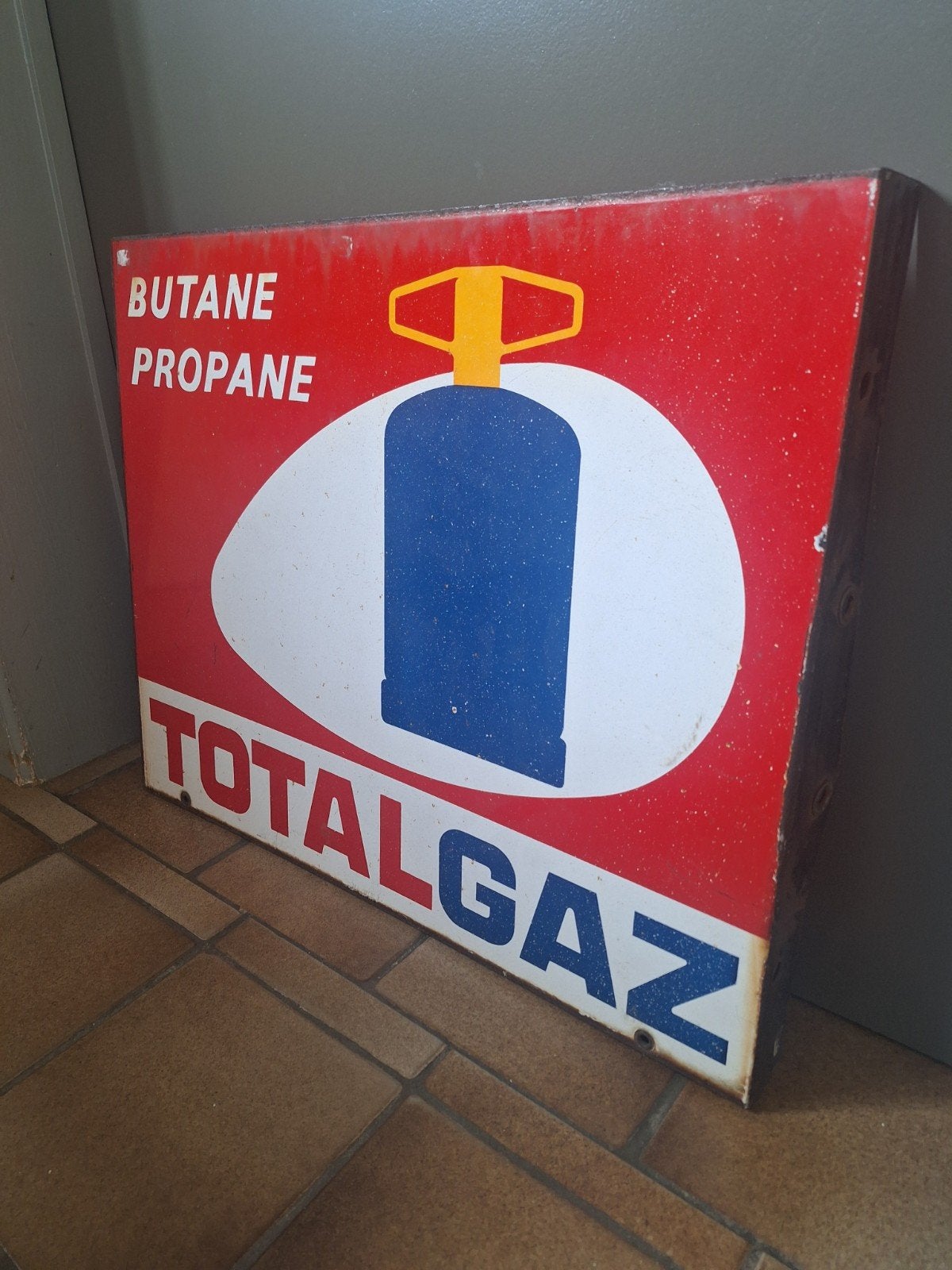Dubbelzijdig emaille bord van Totalgaz, Ophalen