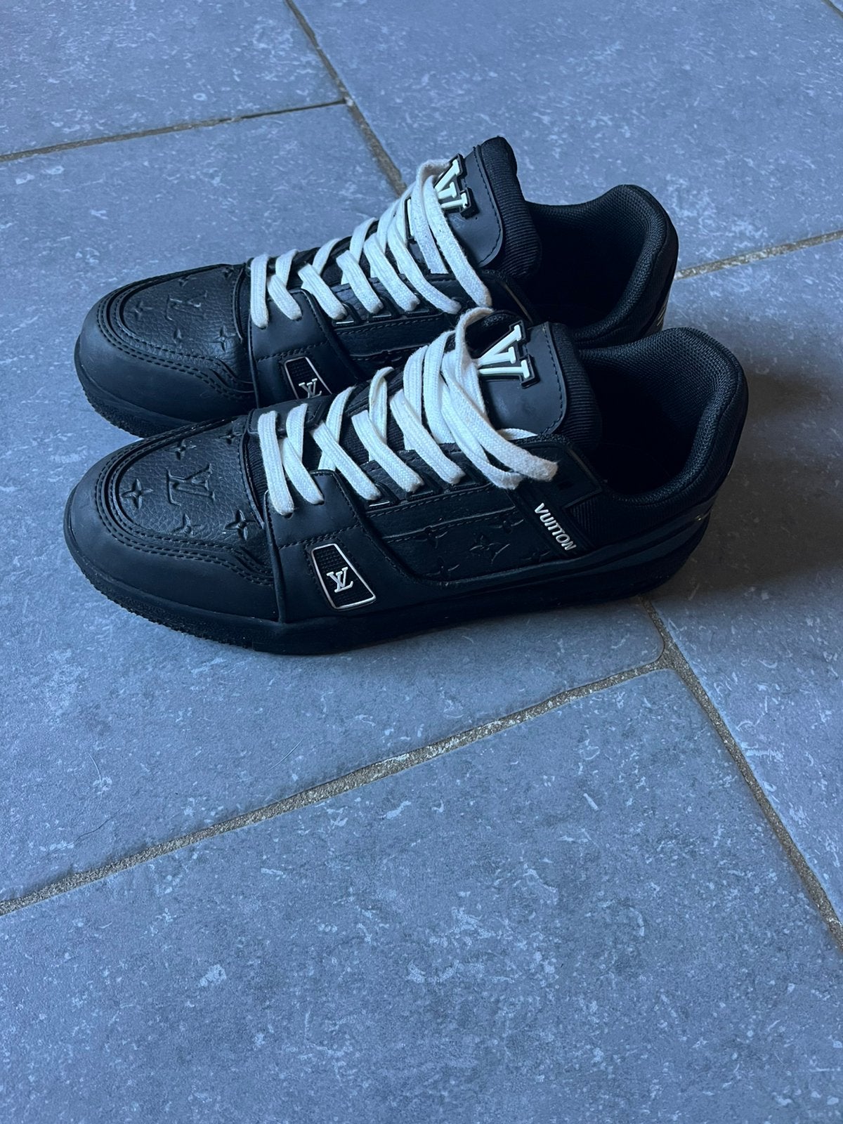 Lv trainer, Zwart, Ophalen of Verzenden, Zo goed als nieuw, Sneakers