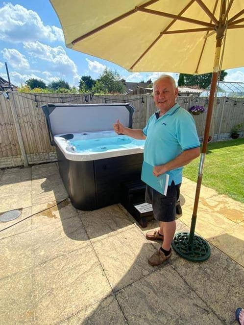 Nieuwe 4-persoons  jacuzzi korting -45%, Ophalen, Nieuw