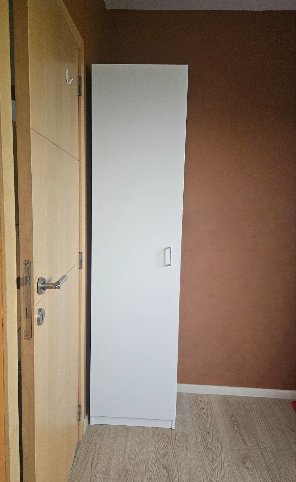 Armoire multifonction blanche 
200 x 50 x 60 cm, Enlèvement
