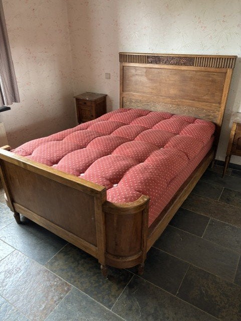 Antieke slaapkamer, charmant bed met afgeronde afwerking, Antiek en Kunst, Ophalen