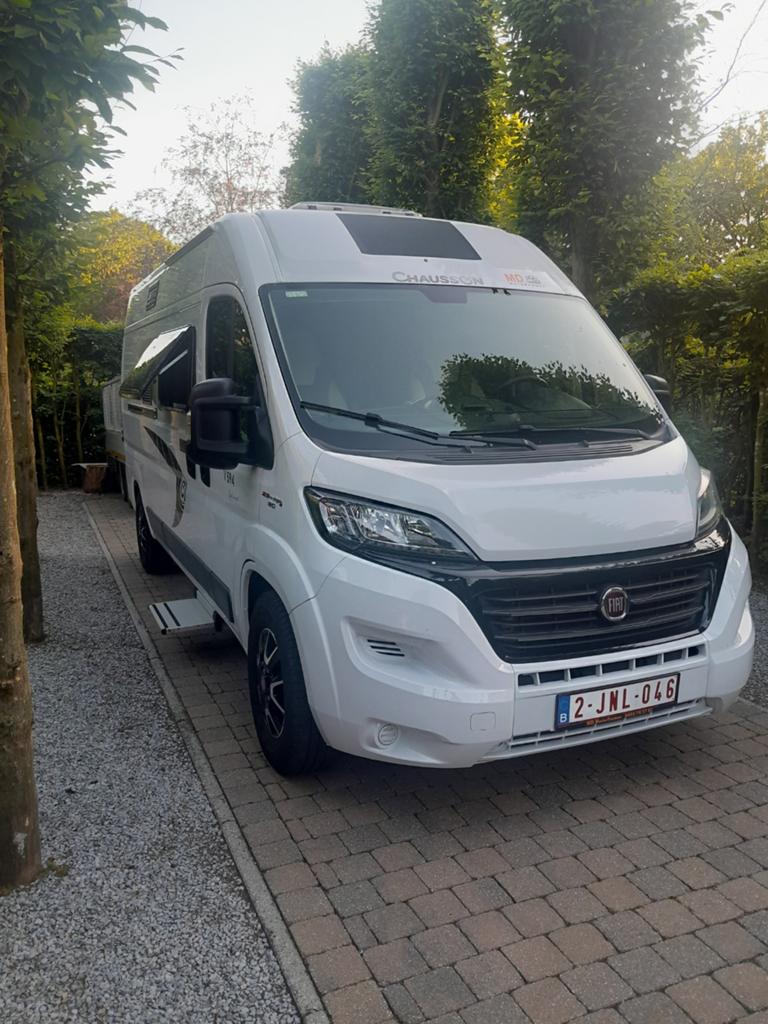 Chausson twist v594 exclusive  slechts 18000km! NIEUWSTAAT!, Caravanes & Camping, Camping-cars, Particulier, jusqu'à 2, Modèle Bus ou Fourgon aménagé