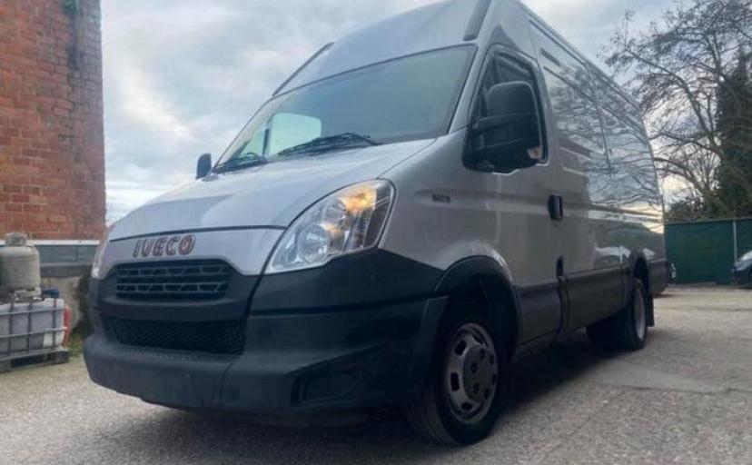 Iveco daily 3.0d airco 140.000km, Auto's, Euro 5, Zwart, Iveco, Wit