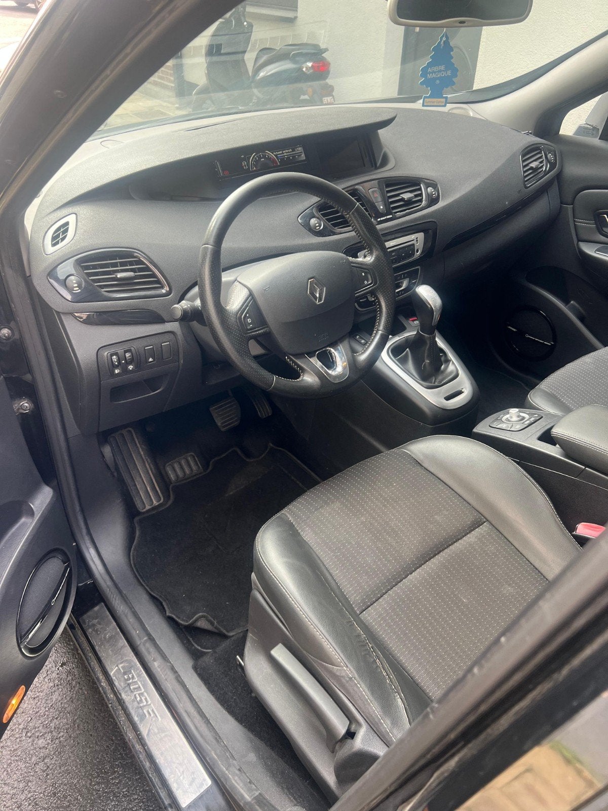 renault megane senic 7 zitplaatsen, Euro 5, Achat, Noir, 5 portes