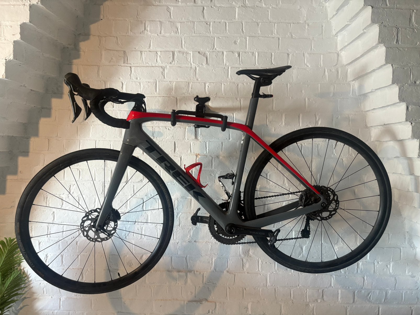 Trek Domane SL 4 Carbon, Fietsen en Brommers, Ophalen, Zo goed als nieuw, Carbon