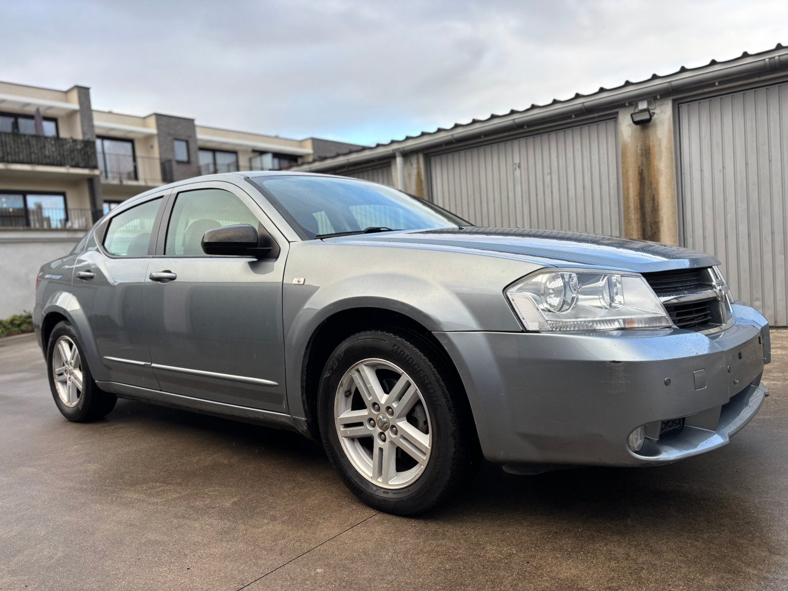 Dodge Avenger CRD SXT - 2.0 Diesel - 152 000 Km - Gekeurd, Auto's, Voorwielaandrijving, Beige, Leder, 5 deurs