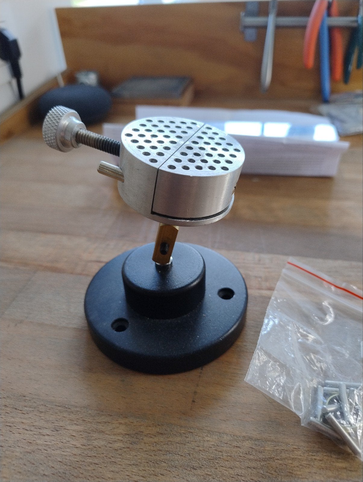 Universele Handwerkhouder / Mini Graveerbankschroef op Voet, Ophalen