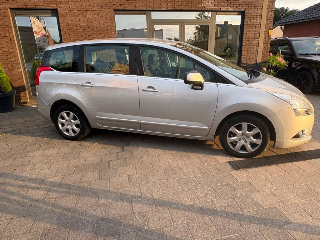 Peugeot 5008 1.6 HDi Premium*Koppeling slecht !!!, Auto's, Voorwielaandrijving, Euro 5, 4 cilinders, Parkeersensor