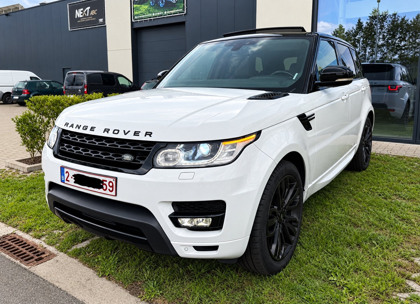 Prachtige Range Rover Sport RRS in Valloire White te koop, Auto's, Automaat, Zwart, https://public.car-pass.be/verify/9553-5596-9782