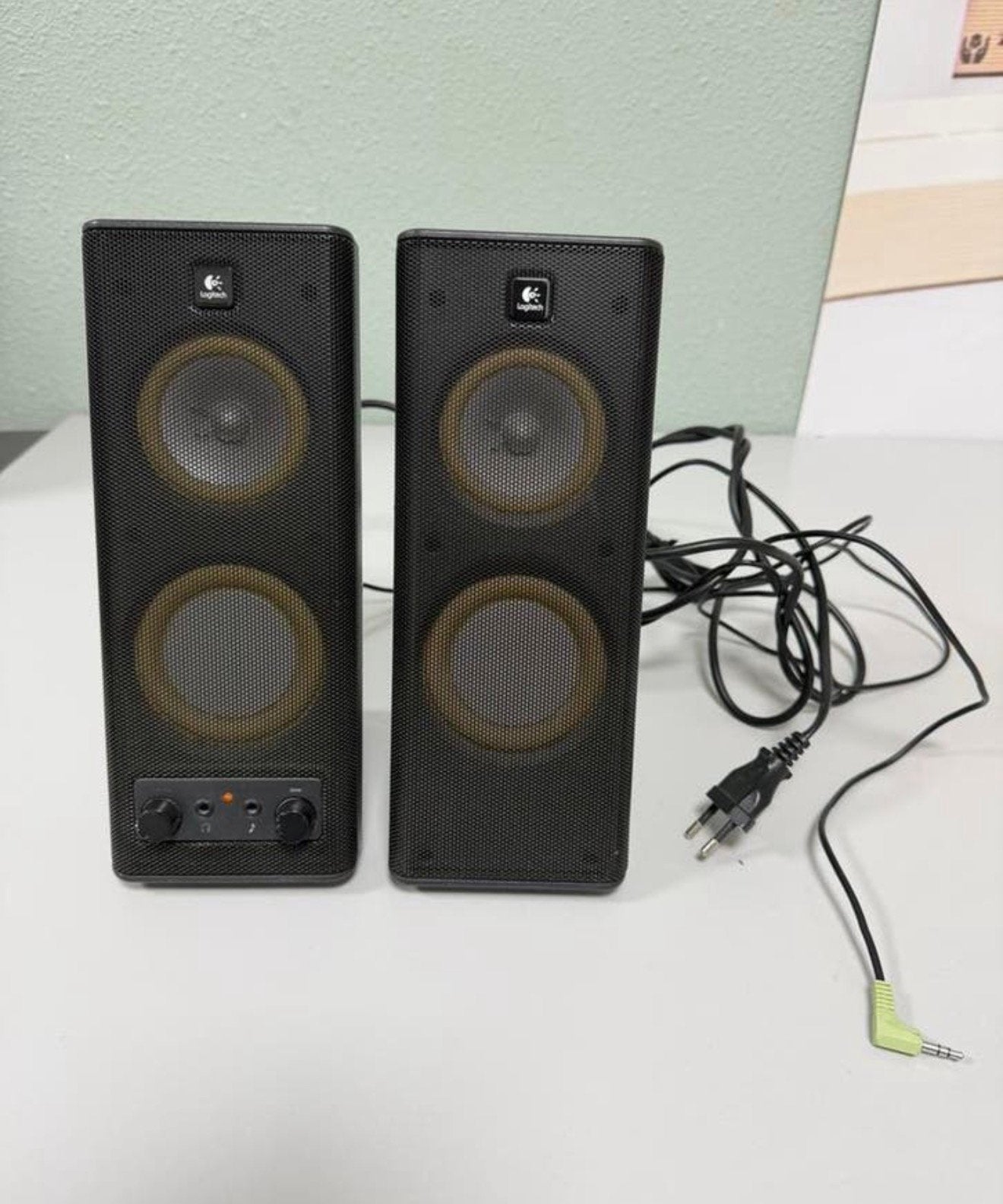 Ensemble de haut-parleurs Logitech X-140 de PC 2.0 basses, Informatique & Logiciels, Enceintes Pc, Comme neuf, Canal audio 2.0