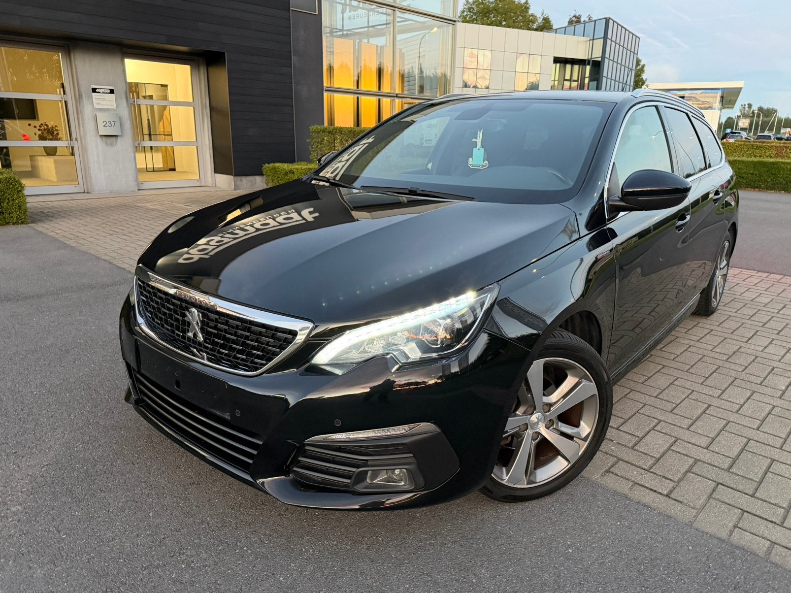 Peugeot 308 GT Line 1.5 HDI Automaat 2018, km125.500, euro6d, Auto's, Stof, 4 cilinders, Sound system, Zwart