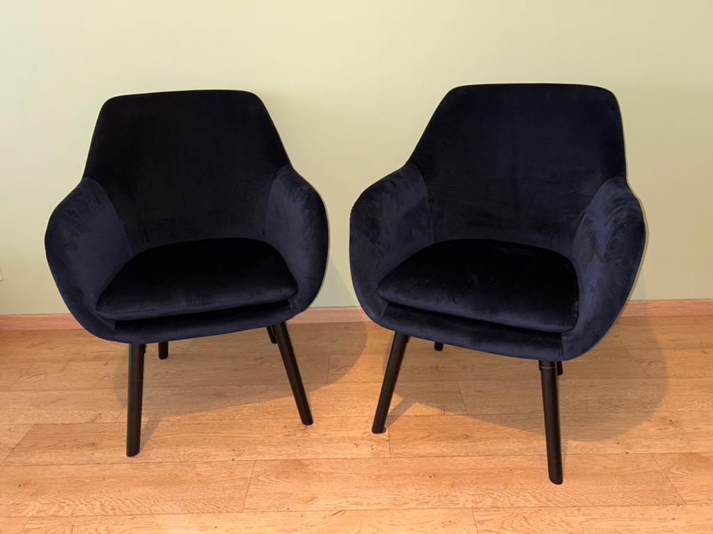 2x fauteuil JYSK (Udsberg) donkerblauw fluweel, Huis en Inrichting, Fauteuils, Ophalen, Zo goed als nieuw, Stof