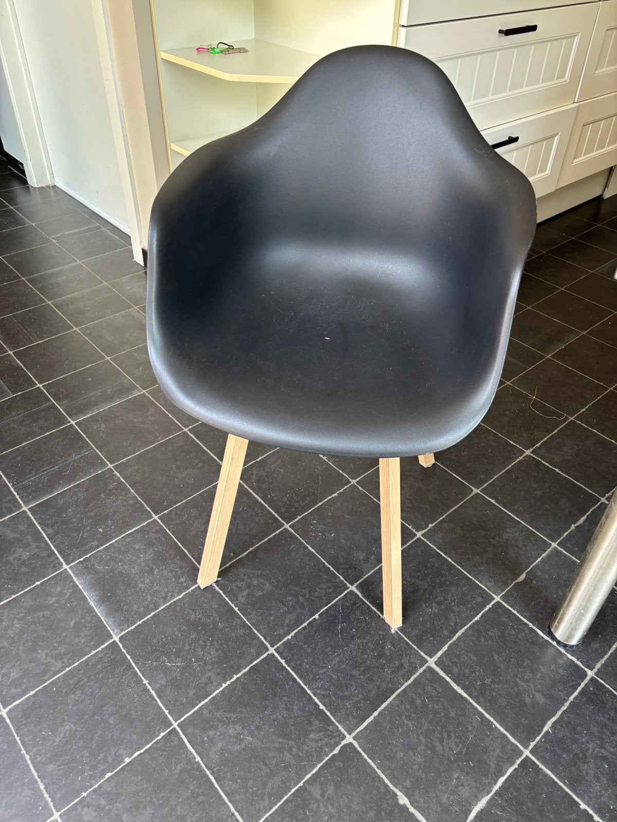 4 kuipstoelen, Ophalen, Kunststof, Zwart, Zo goed als nieuw