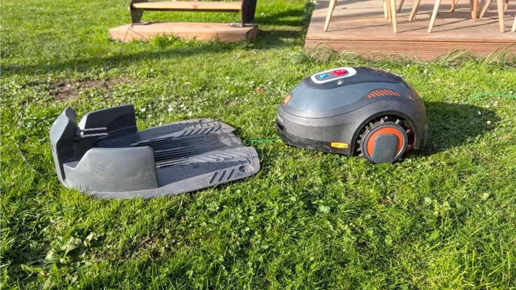 Black+Decker BCRMW121 Robotgrasmaaier, Tuin en Terras, Robotmaaiers, Gebruikt, Minder dan 20 cm, Bestuurbaar via app, Ophalen