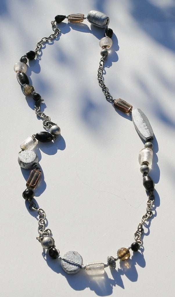 Mooie ketting in zwart en zilver, Handtassen en Accessoires, Kettingen, Ophalen of Verzenden, Zo goed als nieuw, Zilver, Overige materialen