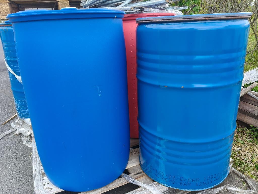 Staal/kunststof vaten van 220/100 liter, Ophalen of Verzenden, Gebruikt