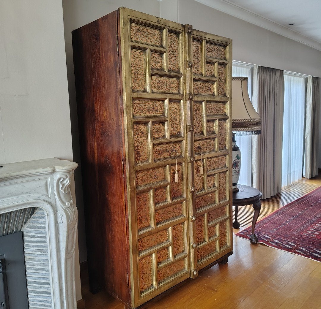 Unieke Oosterse kast., Ophalen
