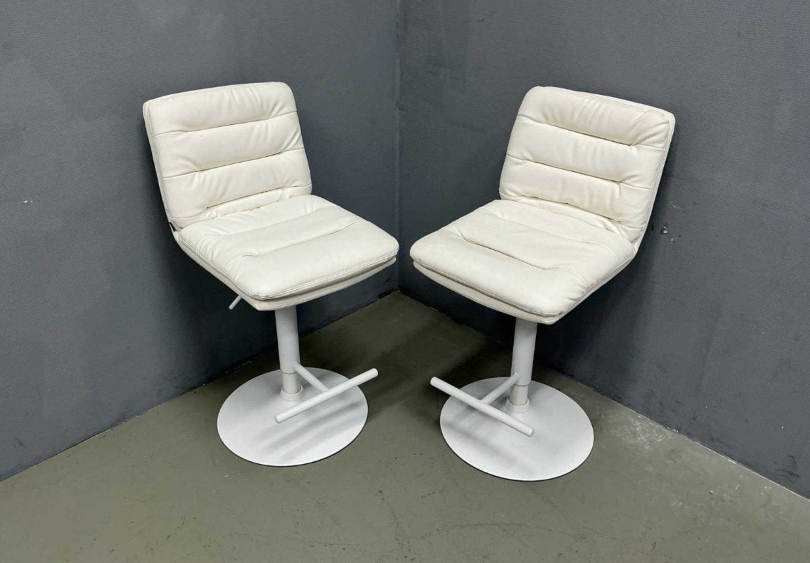 2 tabourets de bar CLP Damar, Maison & Meubles, Tabourets de bar, Comme neuf, Métal, Réglable en hauteur, Enlèvement