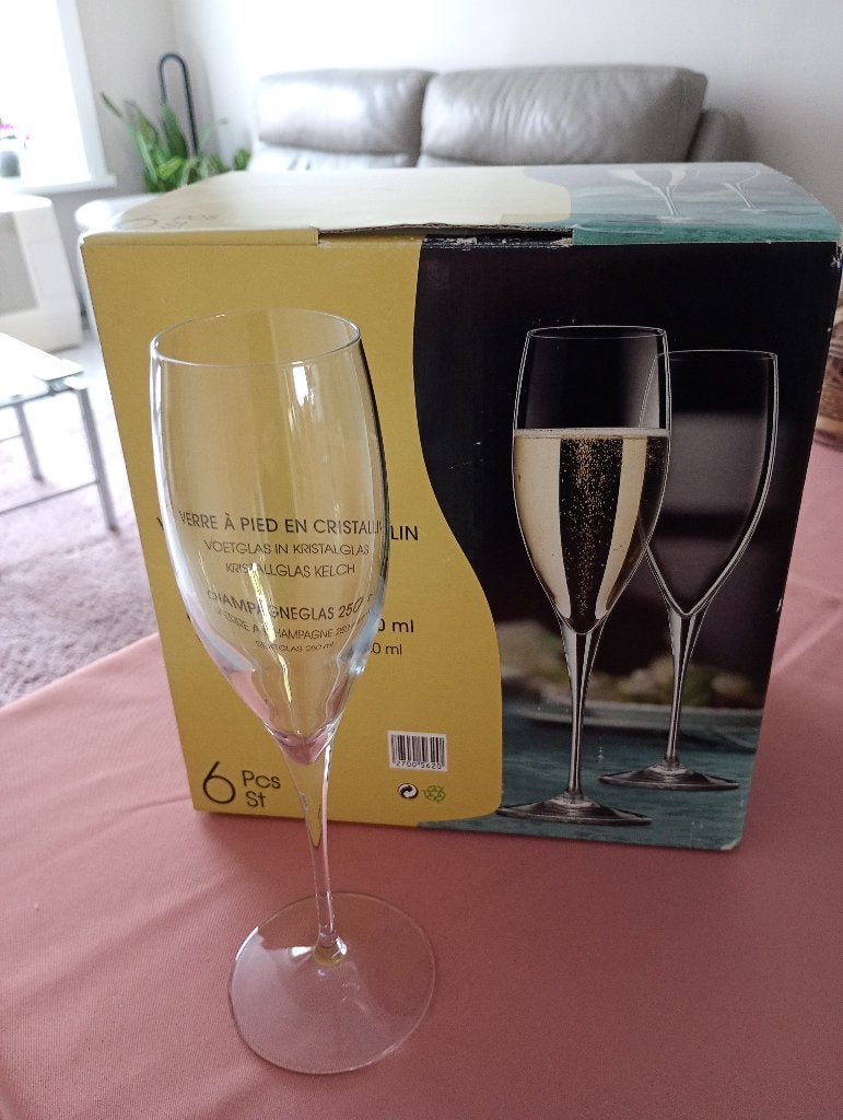 Champagneglazen in kristalglas, Ophalen, Zo goed als nieuw, Overige typen