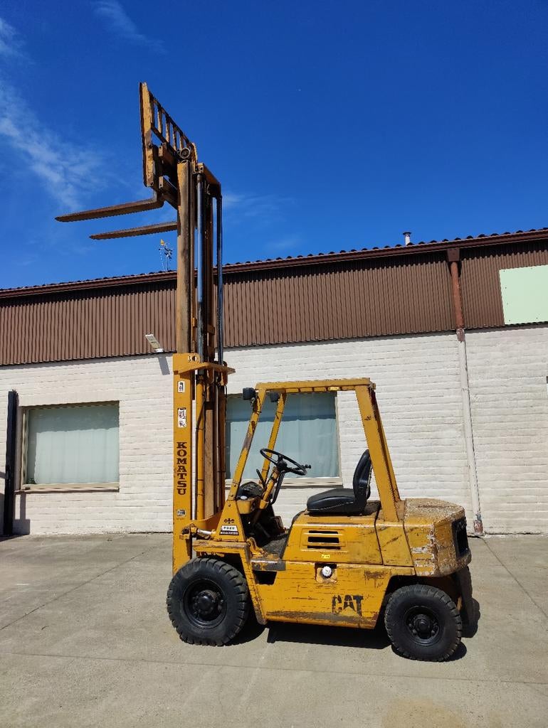 Le chariot élévateur diesel Isuzu mesure 450 cm, Enlèvement